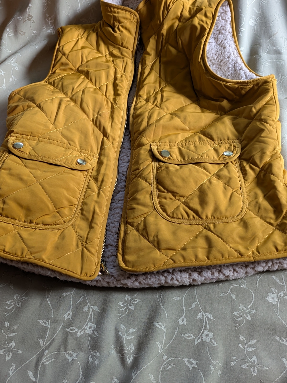 Love Tree women's mustard yellow/reversible full zip quilted vest jacket large